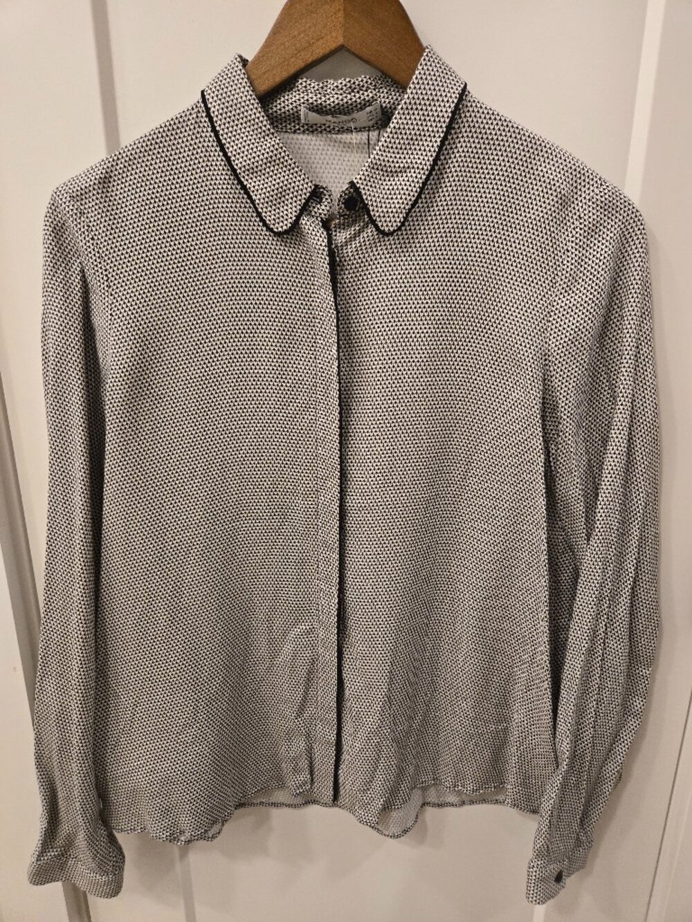 🖤 MANGO Suit Black & White Geometric Print Blouse – Size Medium – NWT